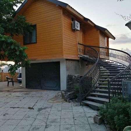 Деревянный Котеж The 1 С Выдом На Город Batumi Exterior foto